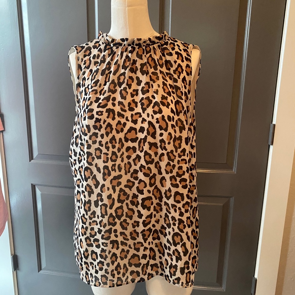Loft Cheetah print. Tie back. Fully lined.